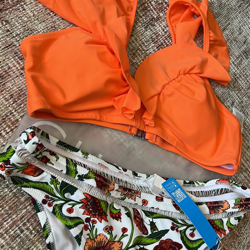 Orange ruffle bikini with floral bottom. NWT size: medium - Picture 4 of 5